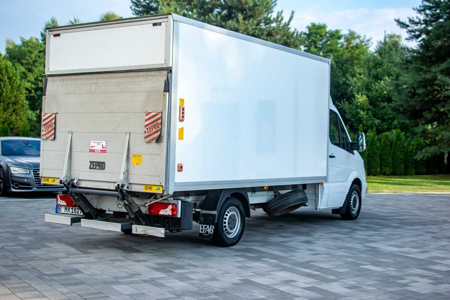 Kontener, magazyn, garaż, schowek Sprinter 906  Winda