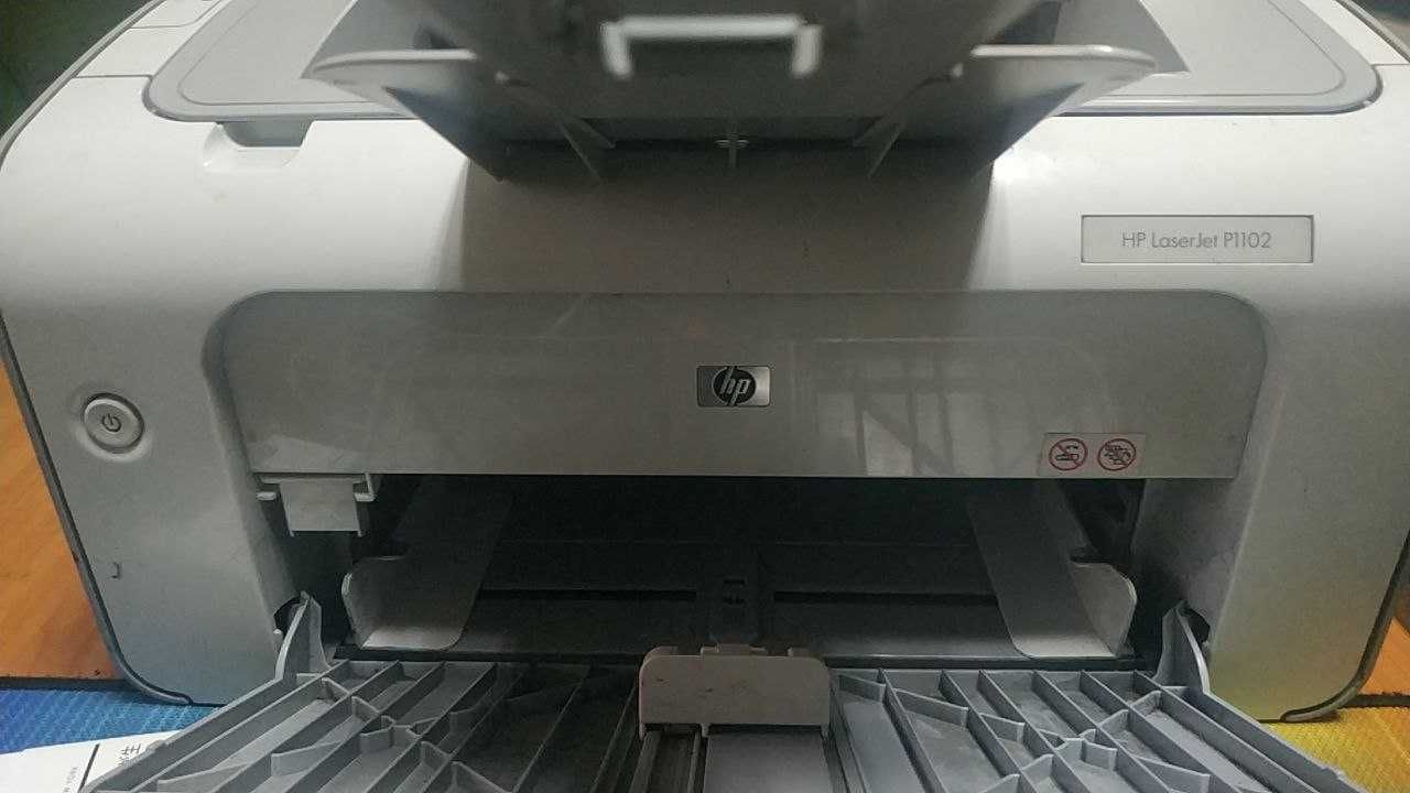 монохромный лазерный HP 1102 c картриджем 85а, недорого