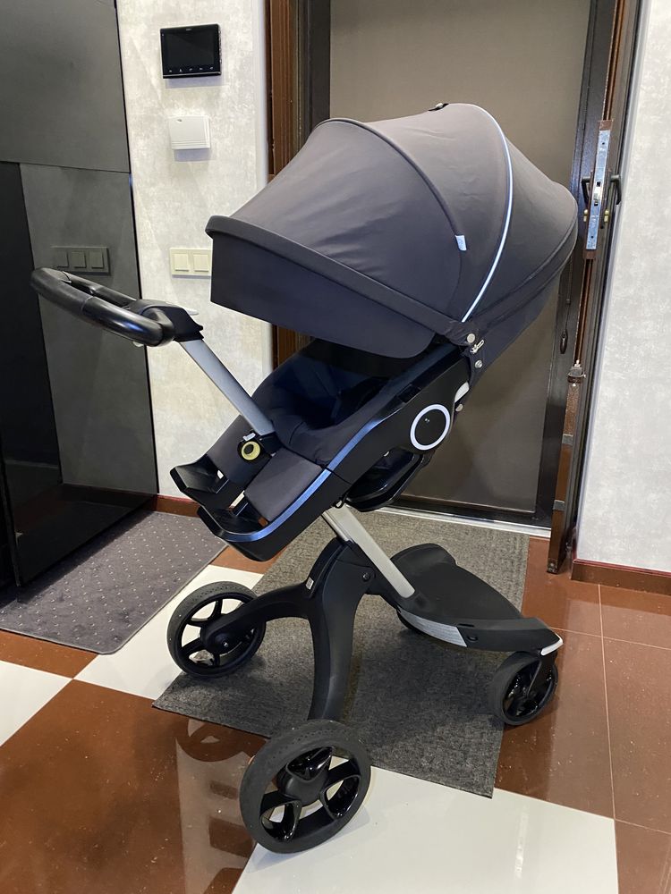 Коляска 2 в 1 Stokke Xplory V6 , колір Rich Black