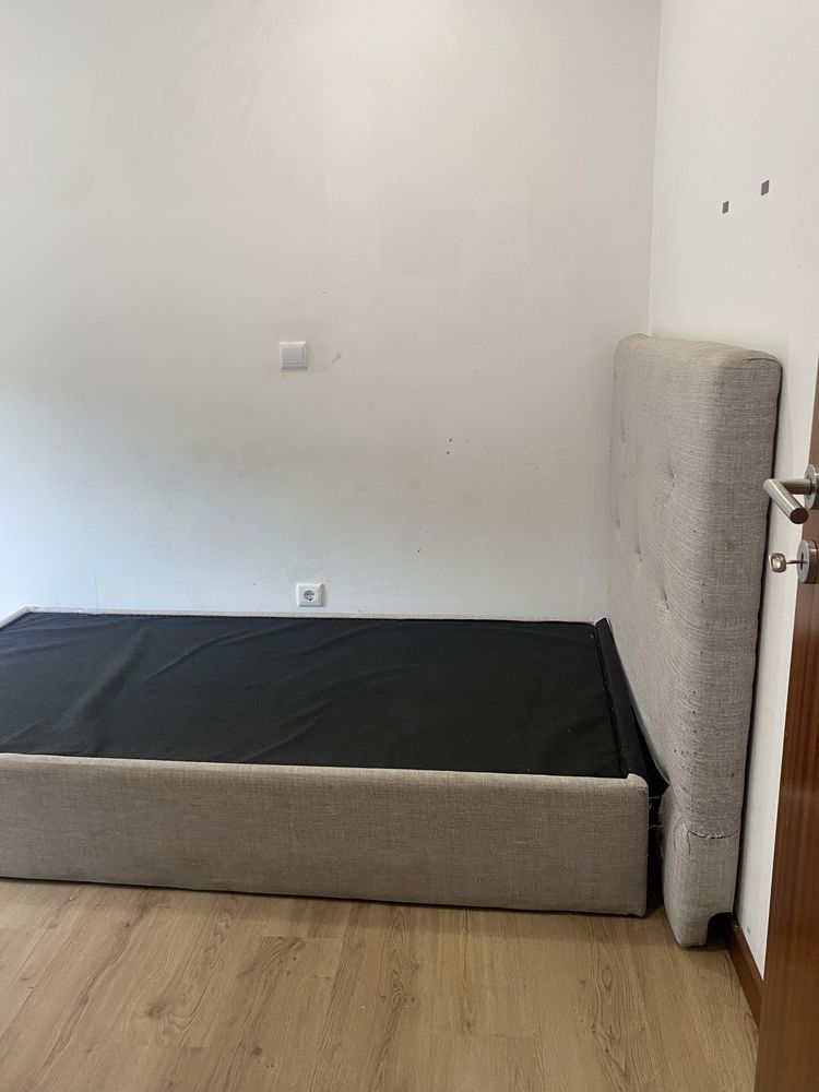Cama com cabeceira solteira