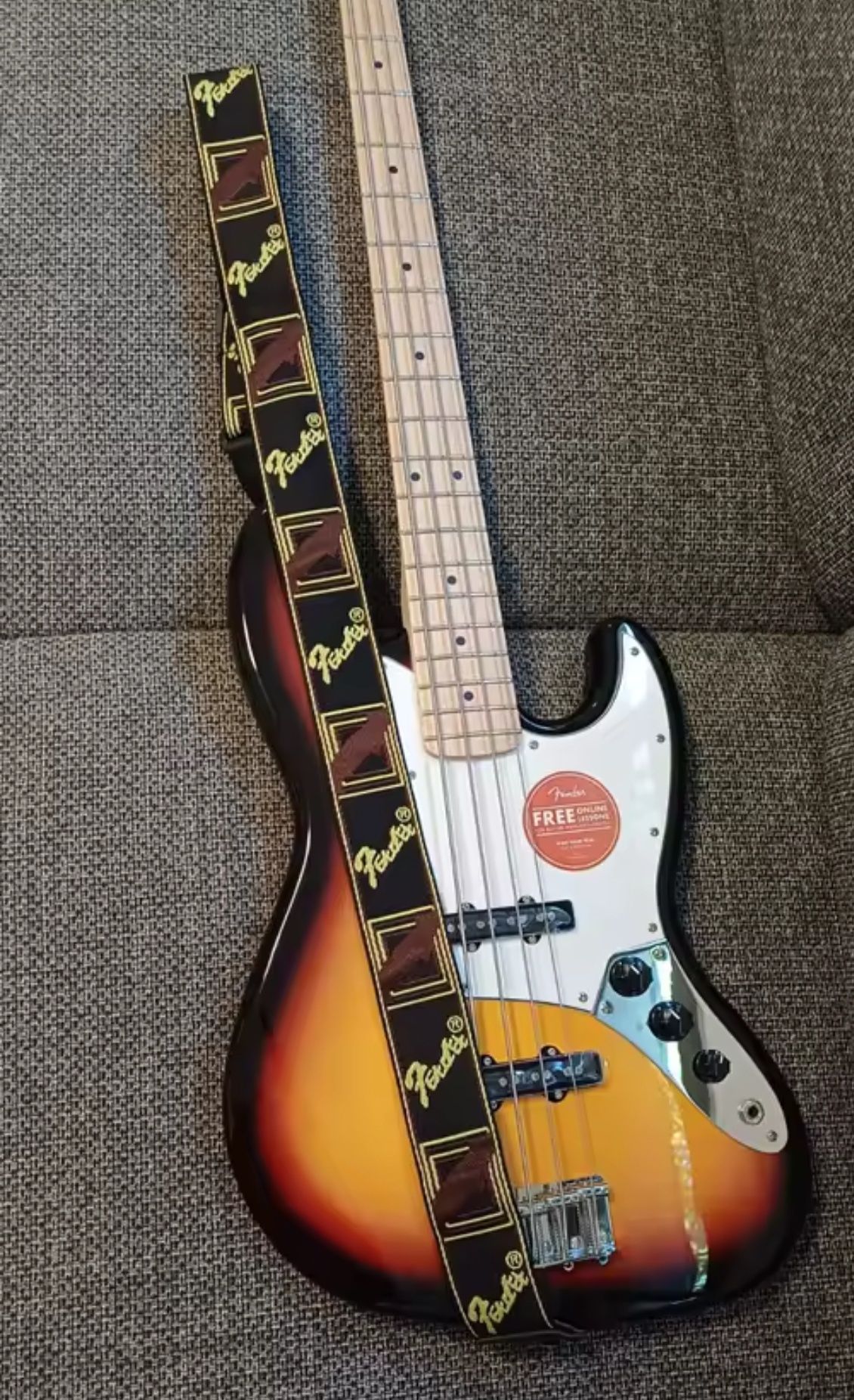 Pasek do gitary logowany "FENDER"