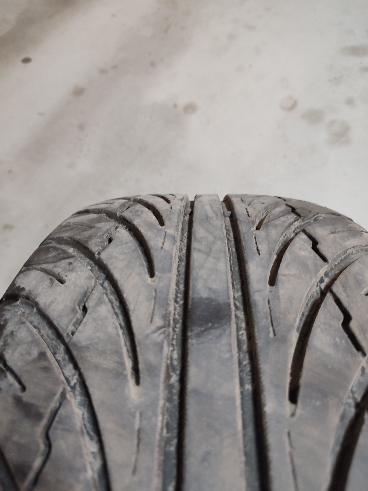 Opony letnie 225/35R19