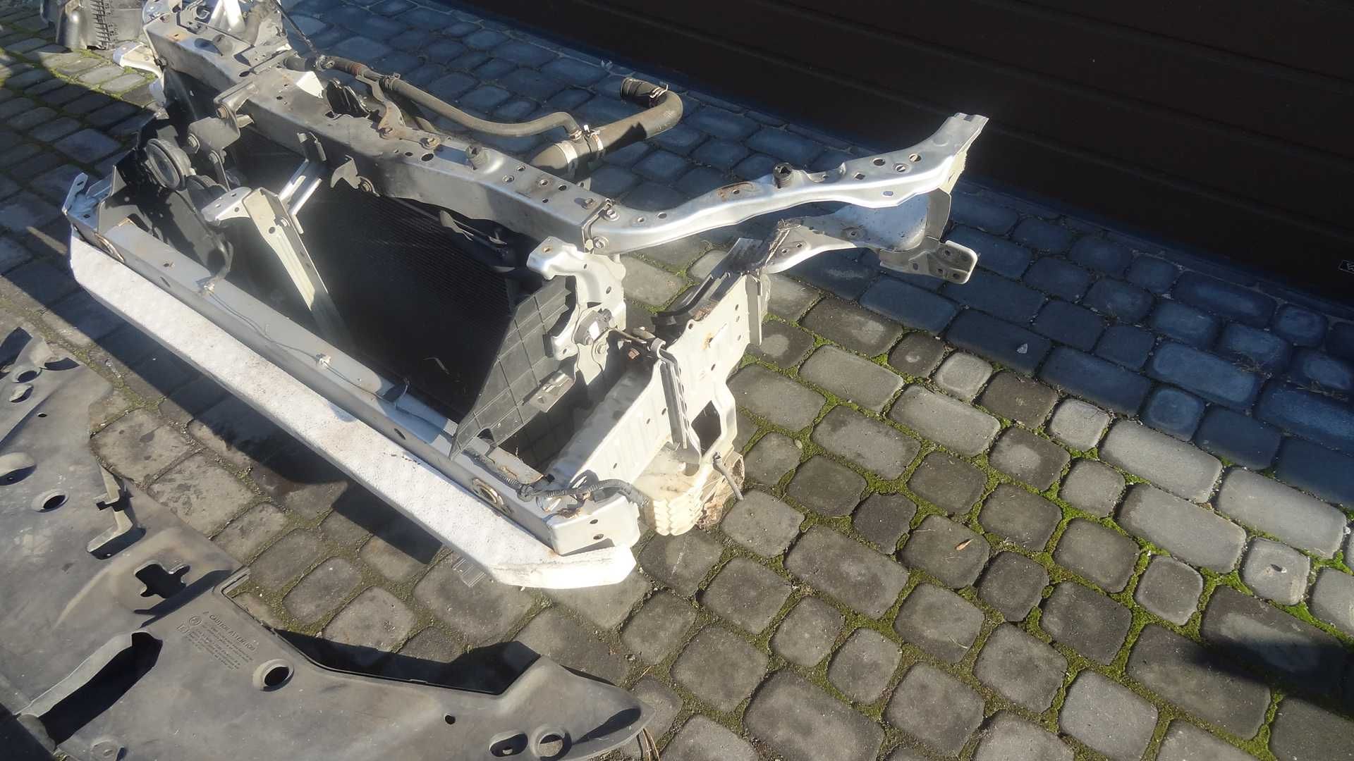 Toyota avensis T27 09- 15 1.6 1.8  belka chłodnica pas przód komplet