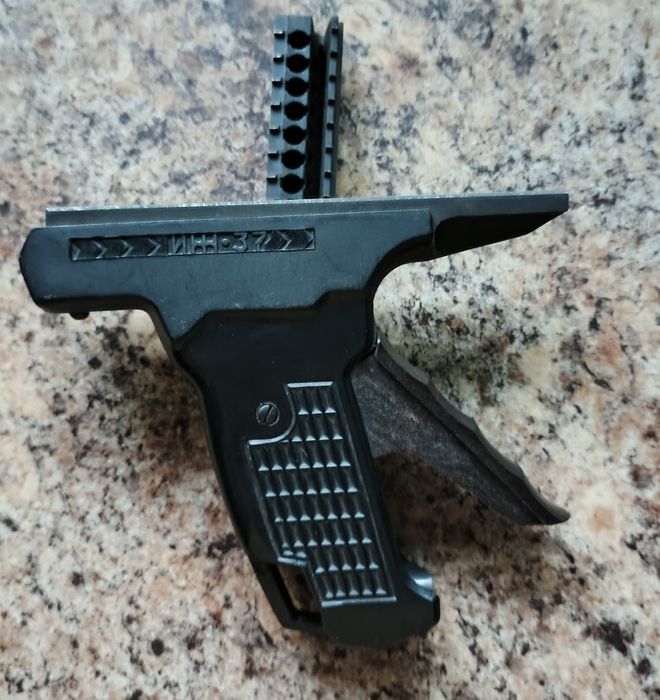 Пістолет іграшковий на пістонах