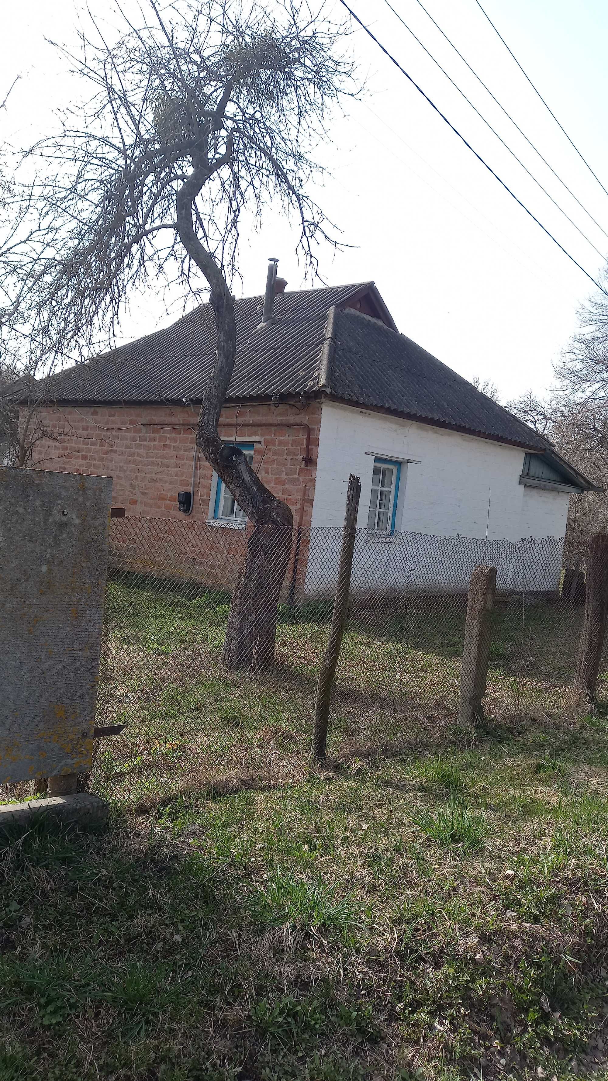 Продам кирпичный дом с газом и водой в селе в Полтавской обл.