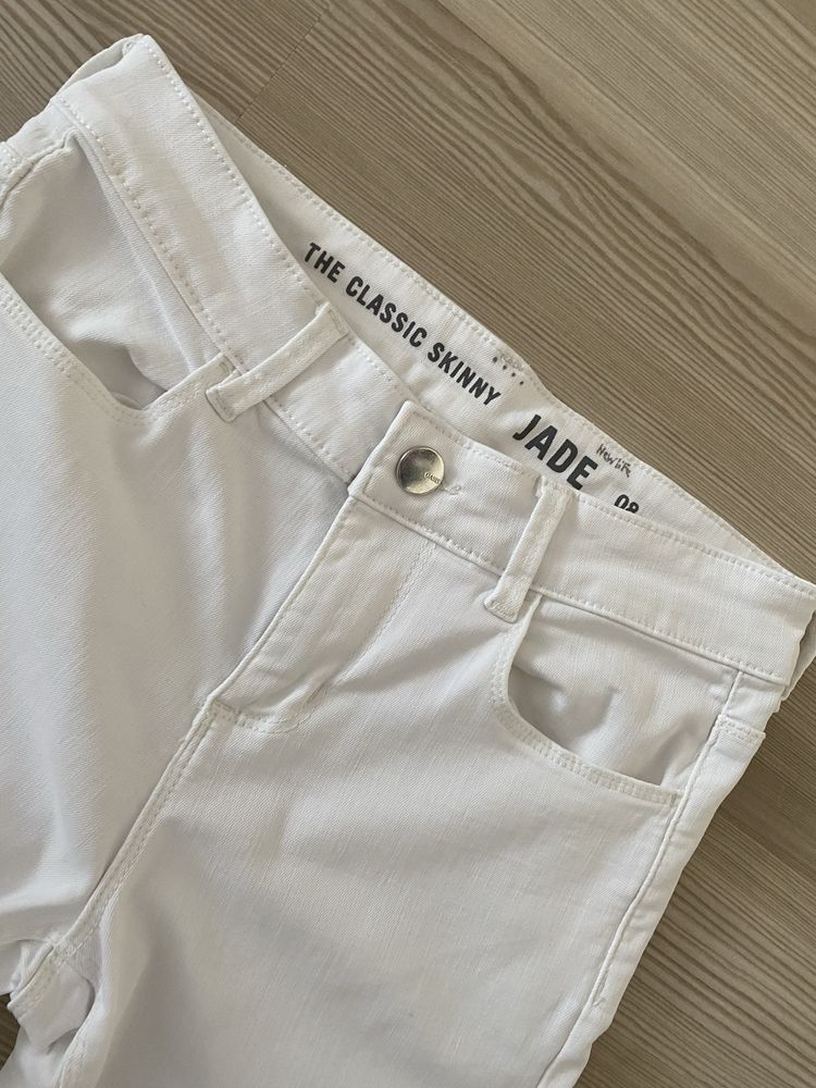 Новые мягкие белые джинсы