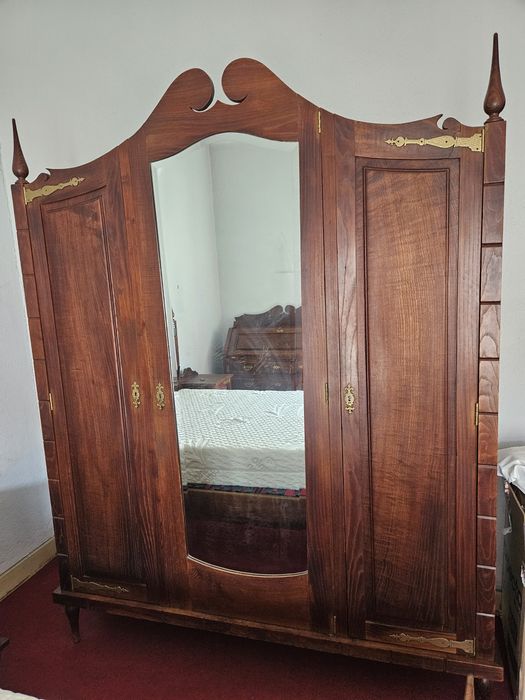 Móveis antigos quarto