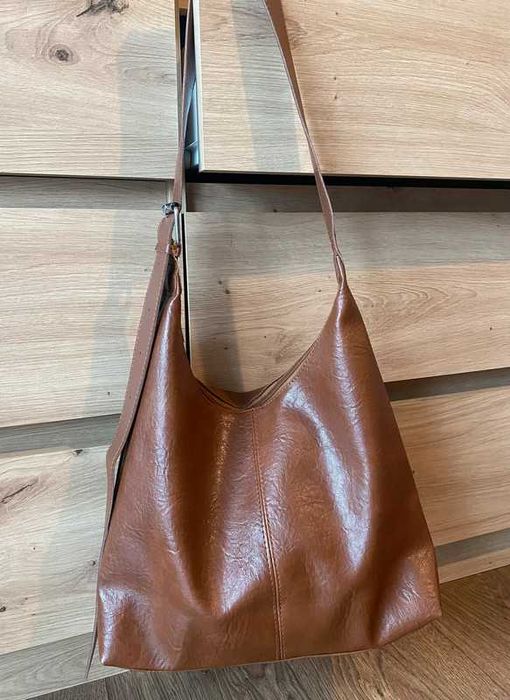 brązowa torebka na ramie regulowana zapinana na zamek shopper hobo