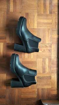 Botas de salto alto pretas