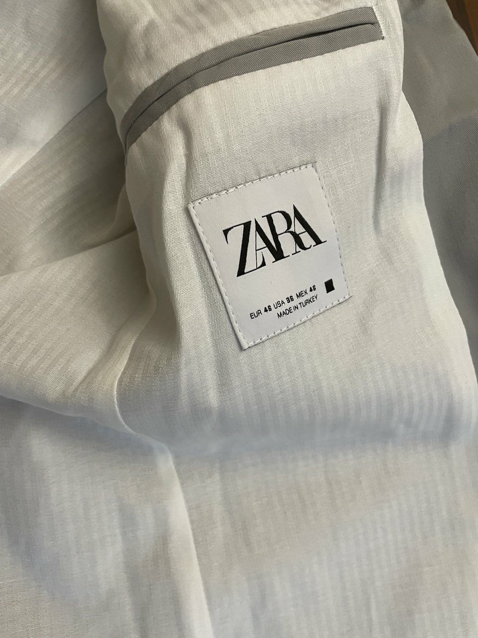 Костюм мужской Zara.