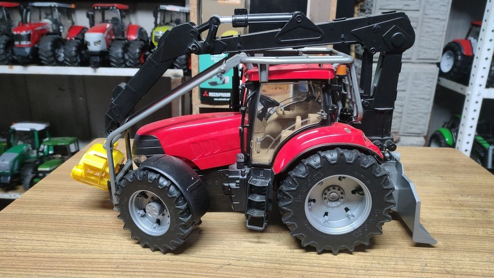 Bruder traktor Case IH leśny