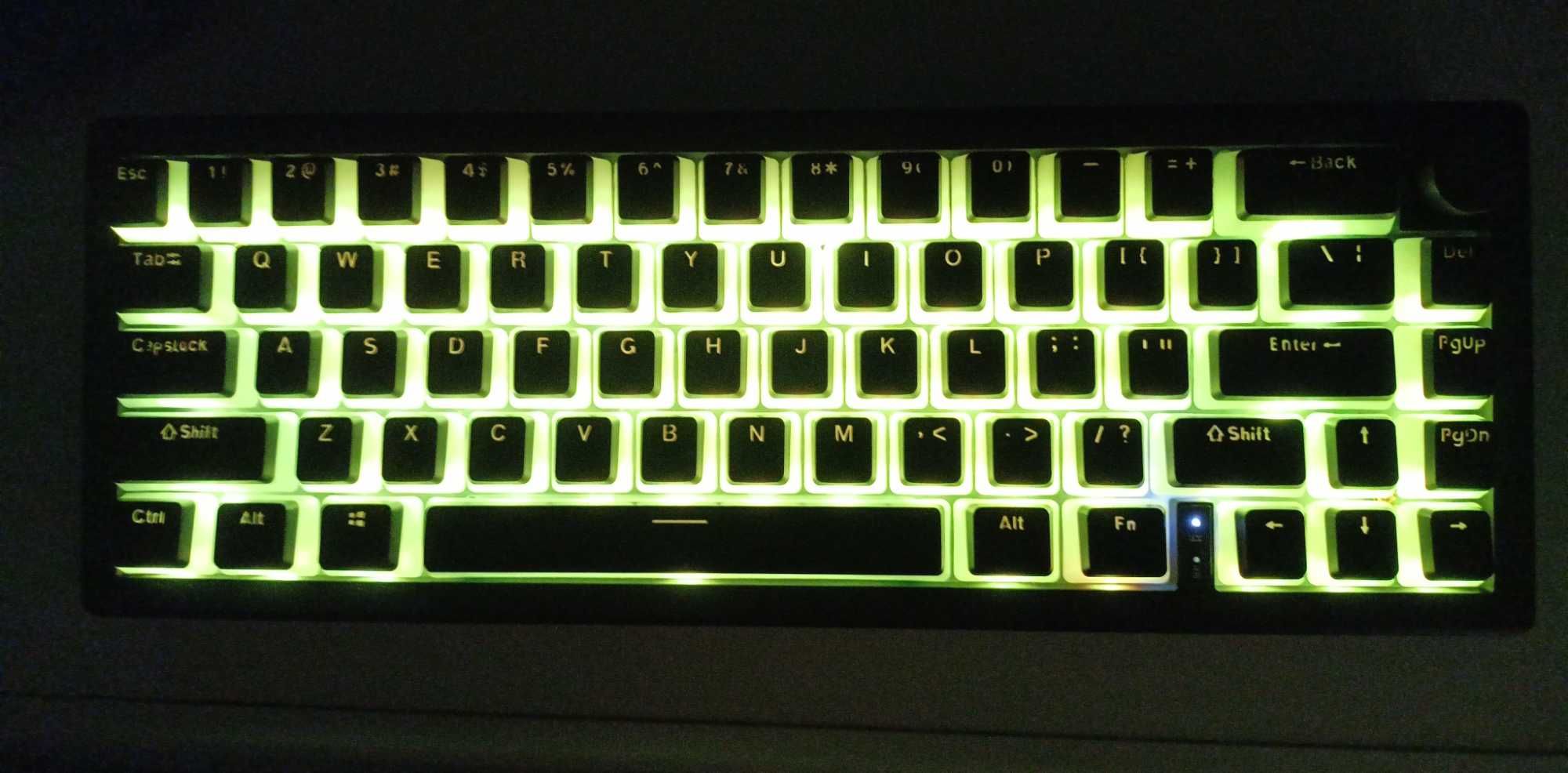 Кастомна механічна RGB клавіатура GMK67. Outemu Silent Cream Y