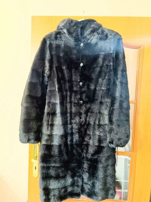 Prawdziwe futro z norek dla kobiet z kapturem w bardzo dobrym stanie,