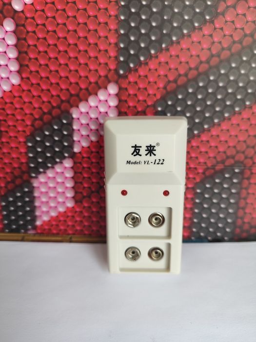 Продам зарядний пристрій для батарейки "Крона" (9V)