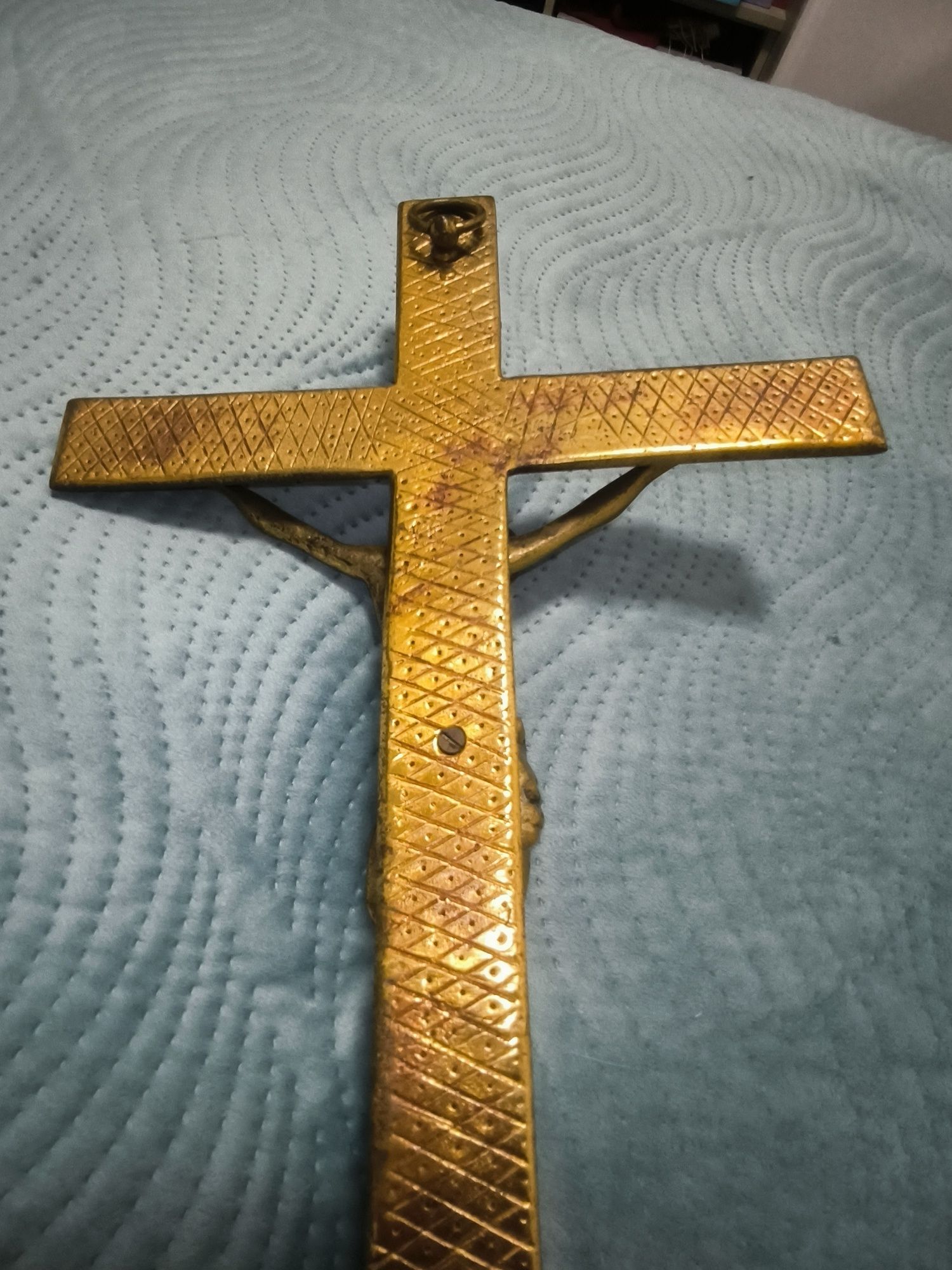 Cruz toda em metal com acabamentos em madeira de mogno  cerca de 40cm