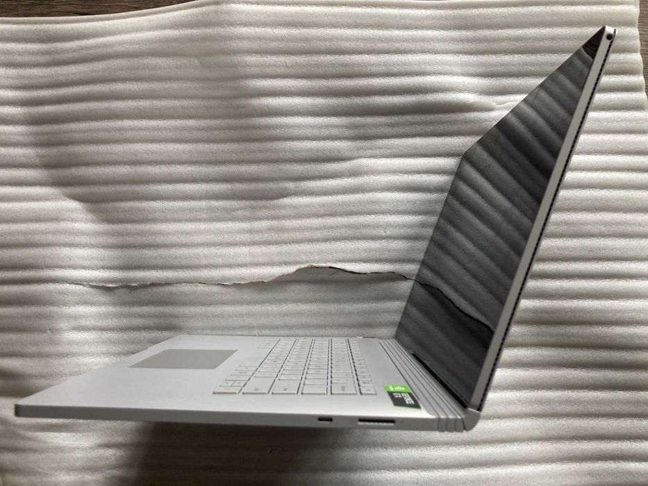 Игровой Ноутбук Microsoft Surface Book 2 i7,16GB,512GB,NVIDIA GTX 1060