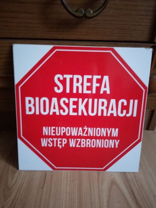 Tablica Bioasekuracja Nieupoważnionym wstęp wzbroniony ASF na bramę