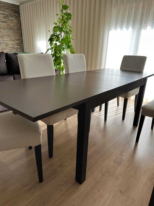 Mesa Extensível IKEA BJURSTA – Madeira Escura, Excelente Estado