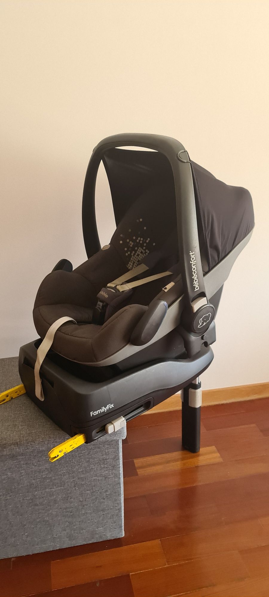 Ovo Bebé Confort com base isofix