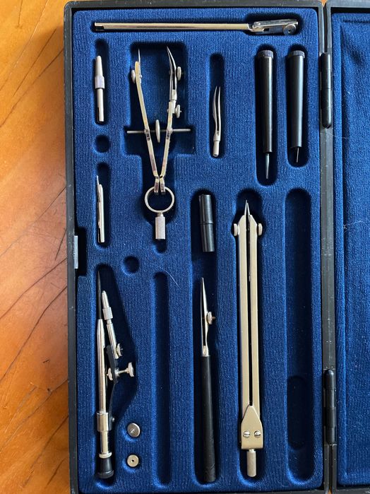 Готовальни різні