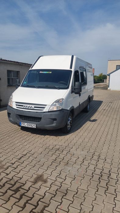 Iveco Daily blizniak brygadówka 3,5 tony  hak ZAREZRWOWANY DO 16.11.