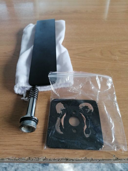 Wylewka podtynkowa umywalkowa Kohlman Experience czarna 1/2