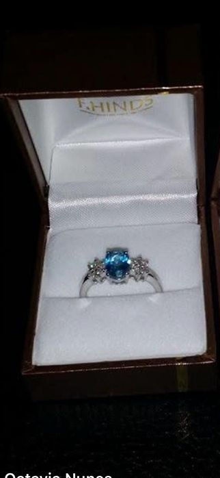 Anel de ouro 9k e diamante