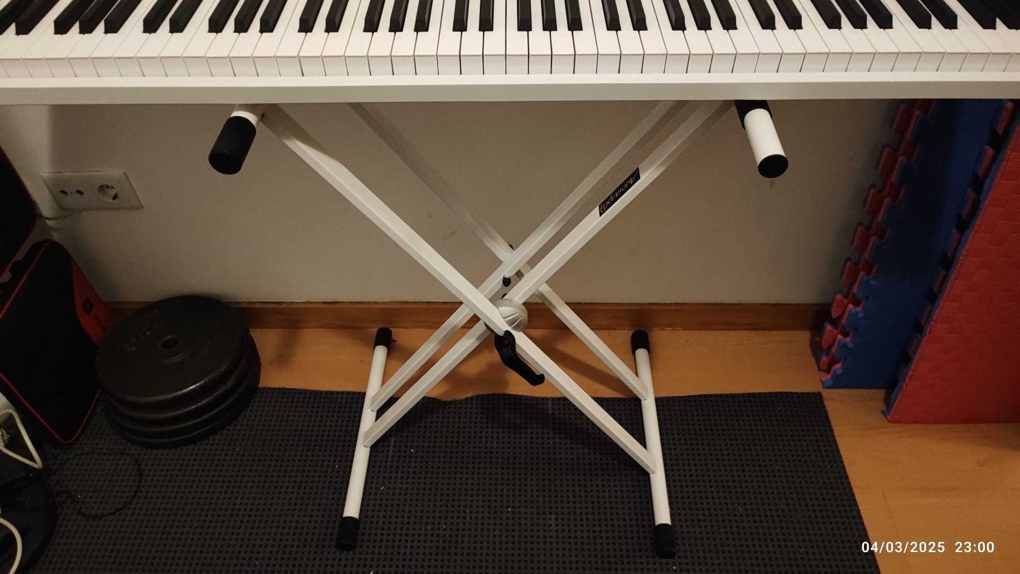 Piano Alesis recital branco como novo e suporte