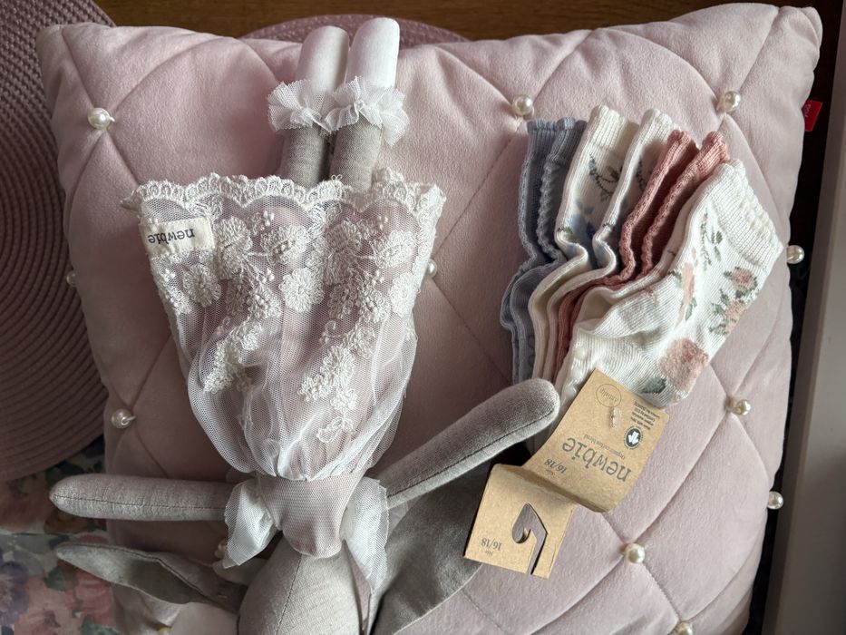 Nowe z metka skarpetki w kwiatki newbie 16-18