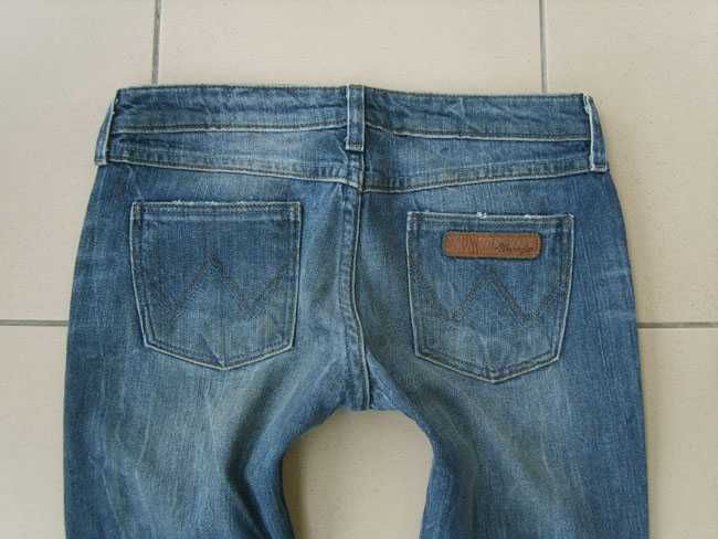 Dżinsy Wrangler , granatowe damskie spodnie jeansowe W26 L32 pas 72 cm