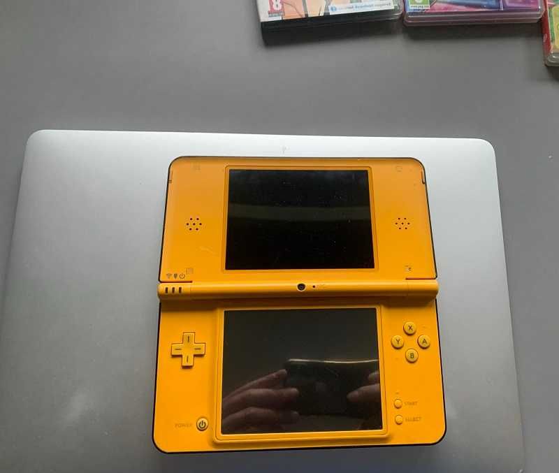 Konsola Nintendo DSi XL Yellow + New Super Mario Bros DS