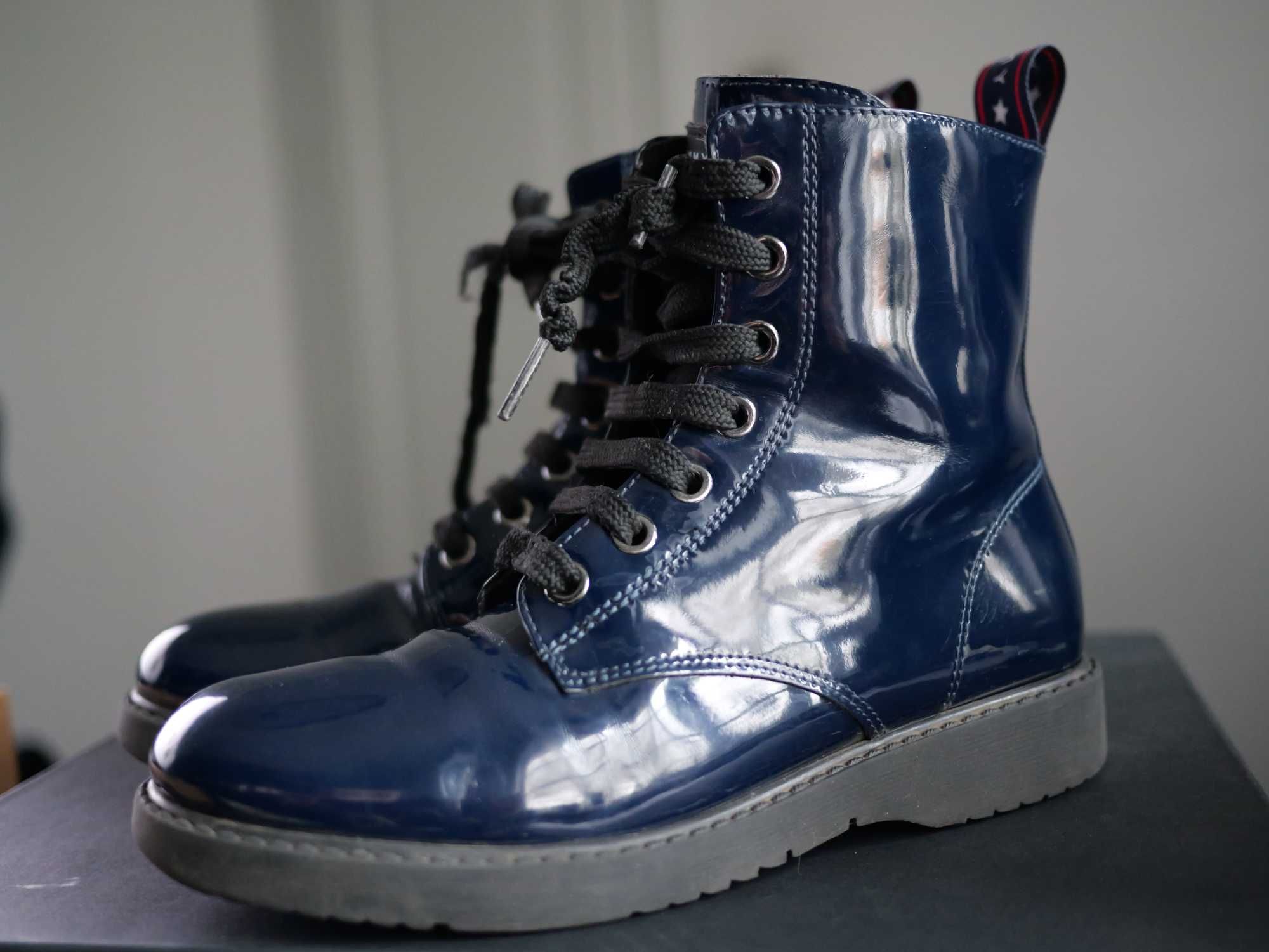 Glany Tommy Hilfiger Lace-Up Boot 800 Blue roz.34