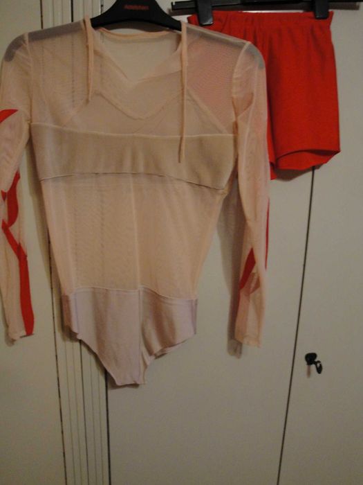 Strój dla dziewczynki  do  akrobatyki