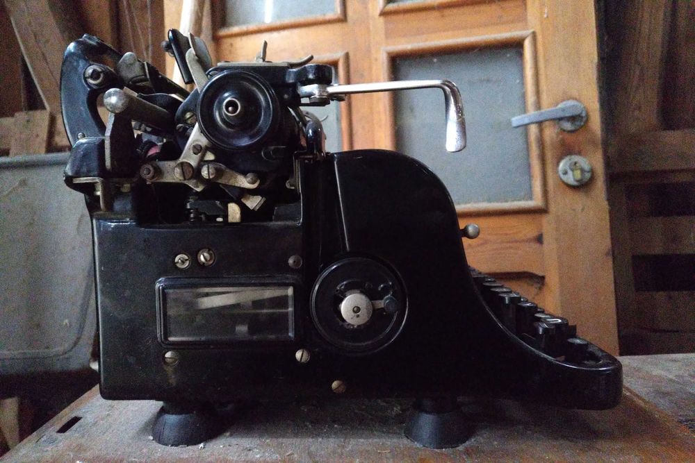 Maszyna do pisania Olympia 8