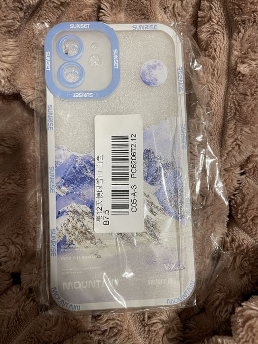 Case z motywem gór iPhone 12