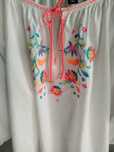 Saída de praia com bordado floral