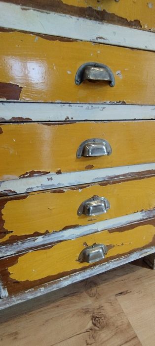 Móvel antigo recuperado