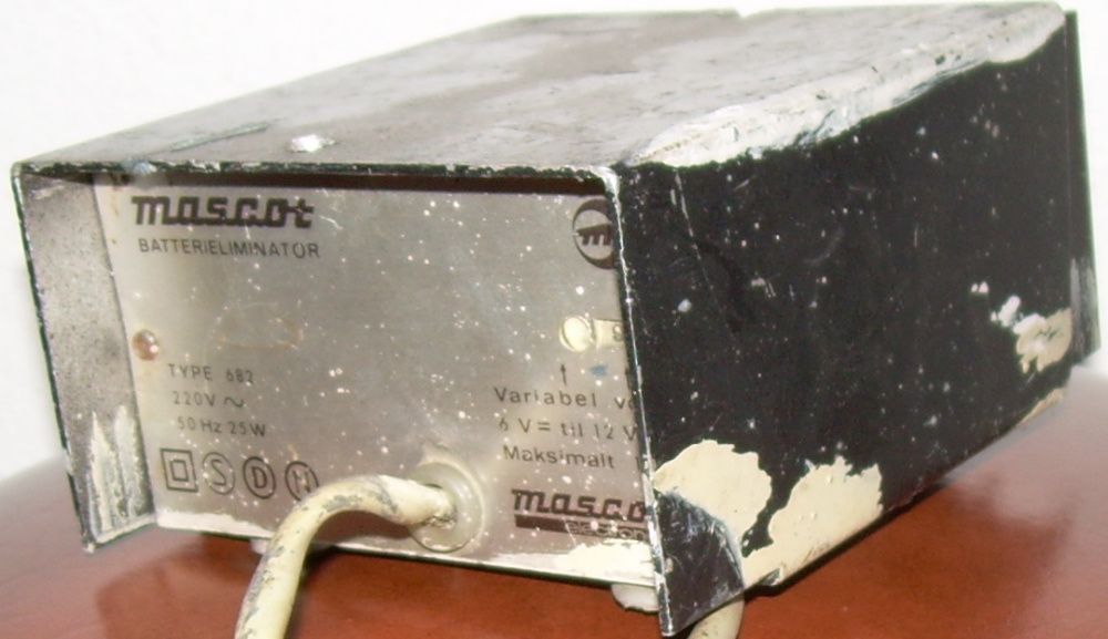 Fonte de Alimentação de 6V, 9V e 12V 1A