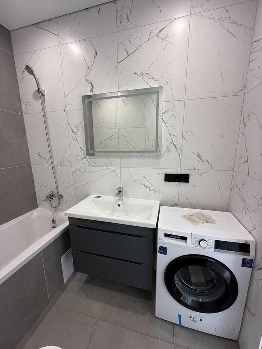 Світла 1-кімнатна квартира з новим ремонтом! Заходь і живи!