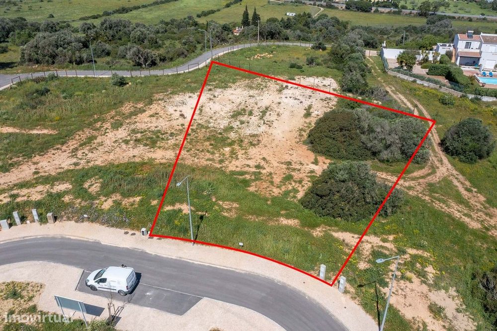 Lote Urbano Para Venda, Com Projecto Aprovado De Uma Moradia,  Na Prai