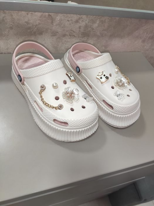 Кроксы женские с джибитсами