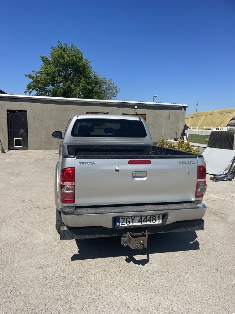 Toyota hilux 3 litry automat cena z vatem