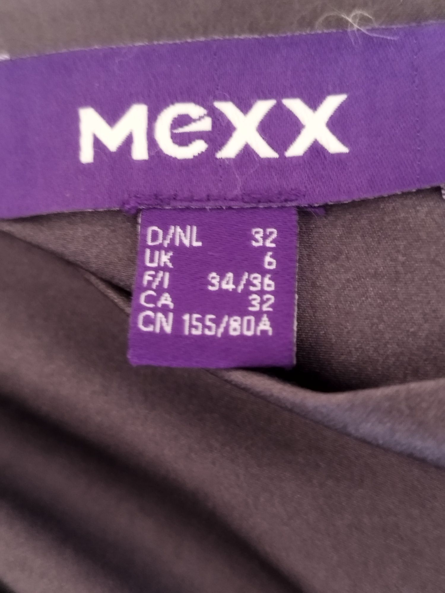 Linda saia Mexx totalmente forrada com algodão1