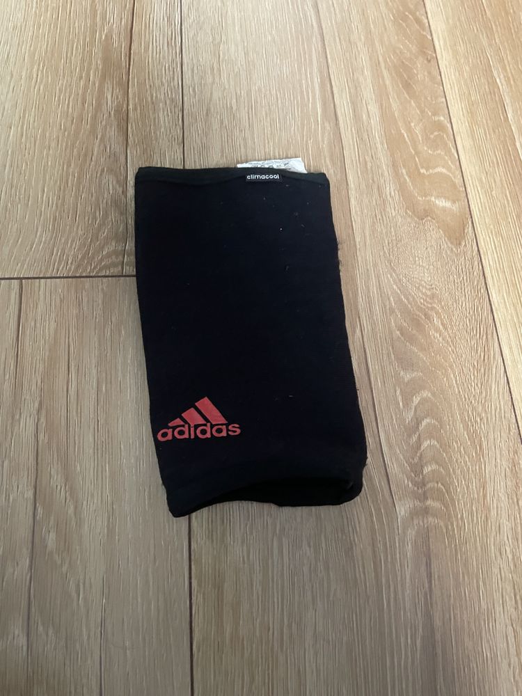 Opaska stabilizująca na kolano adidas