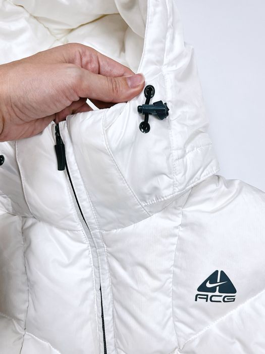 Дуже тепла жіноча біла пухова жилетка з капюшоном Nike ACG оригінал