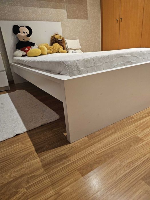 Cama C/ Colchão ( como nova )