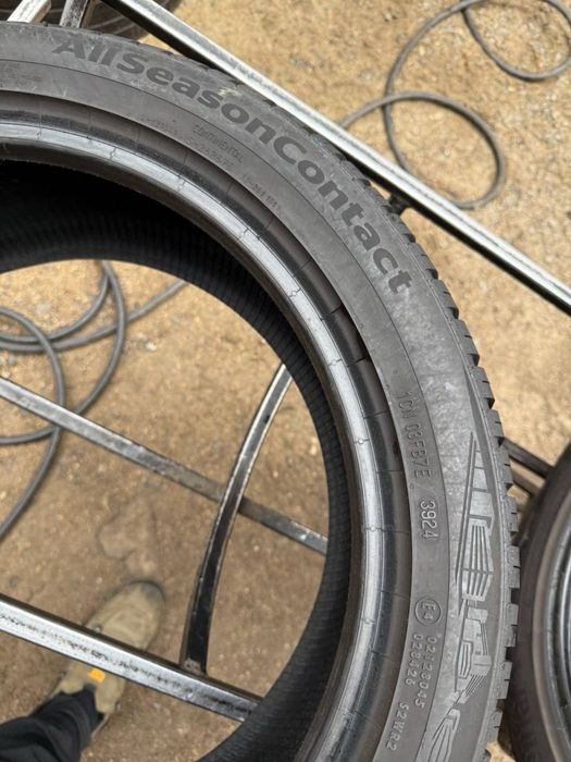 Шины БУ 225 45 R 18 Continental Allseason Contact  Всесезонный комплек