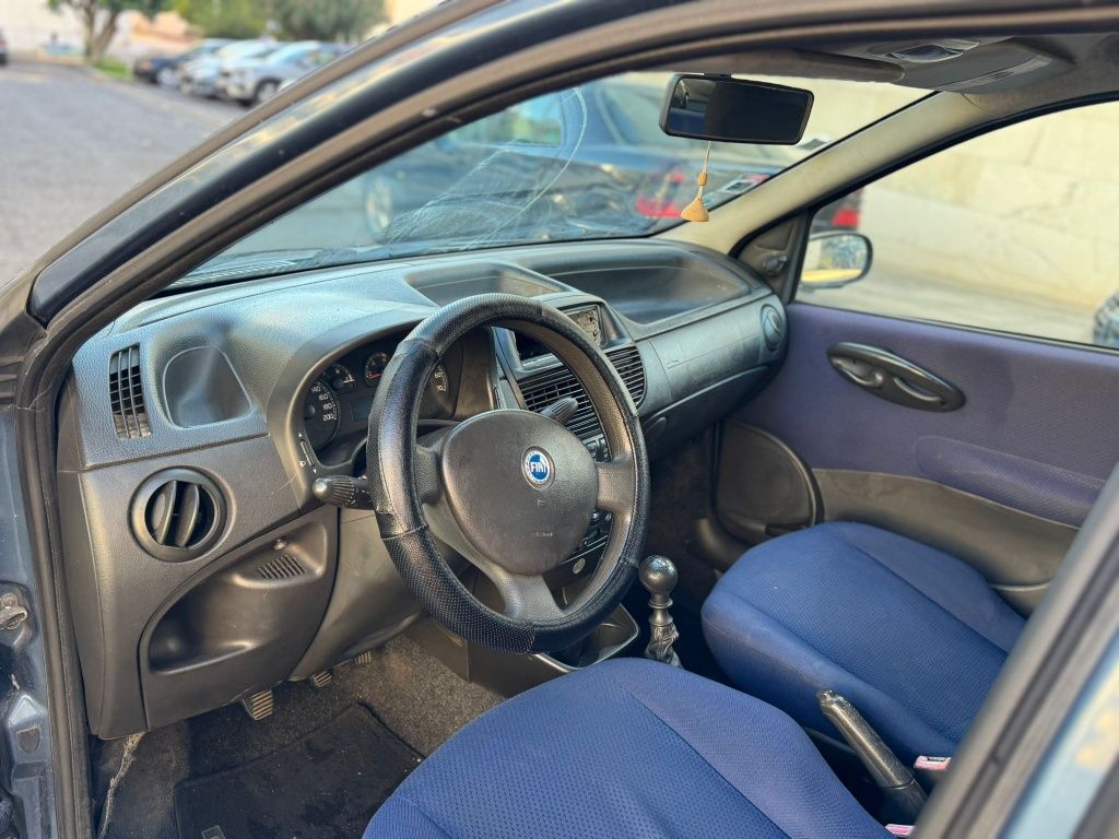 Fiat punto 1.2 gasolina com 202.000 mil km ano2003 em bom estado geral