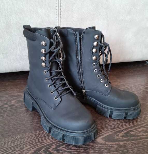 Botas Pretas estilo militar