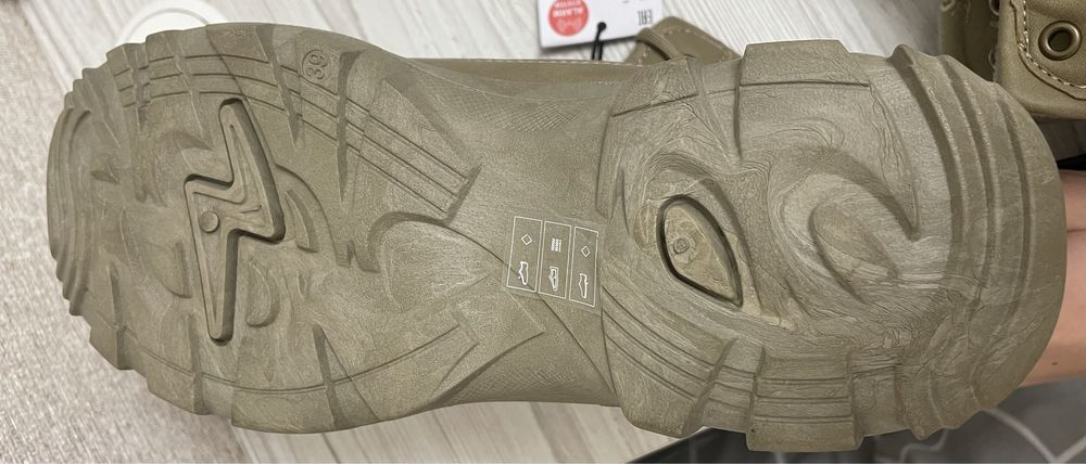 Жіночі ботінки демісезонні